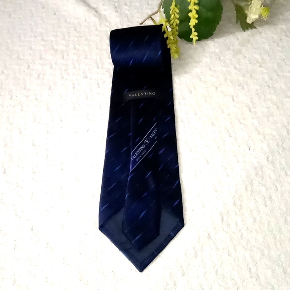 Valentino 100% Silk Navy Stripes Necktie Tie Italy - Picture 6 of 14